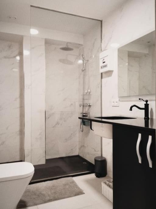 Center Wifi Parking Free Apartment Гранада Екстериор снимка